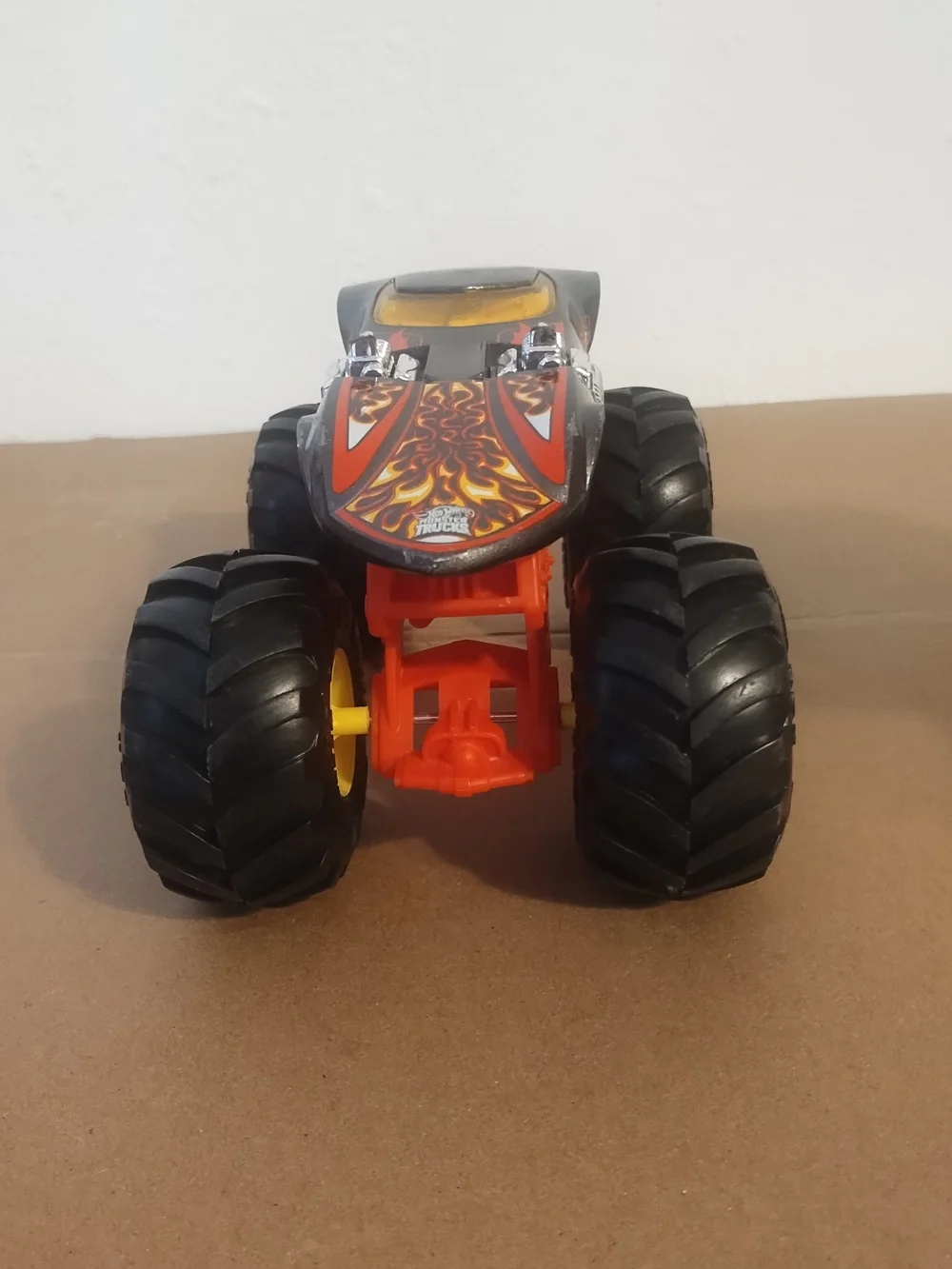 Hot Wheels - Monster Trucks Oversized (Twin Mill) / Toys some scratches